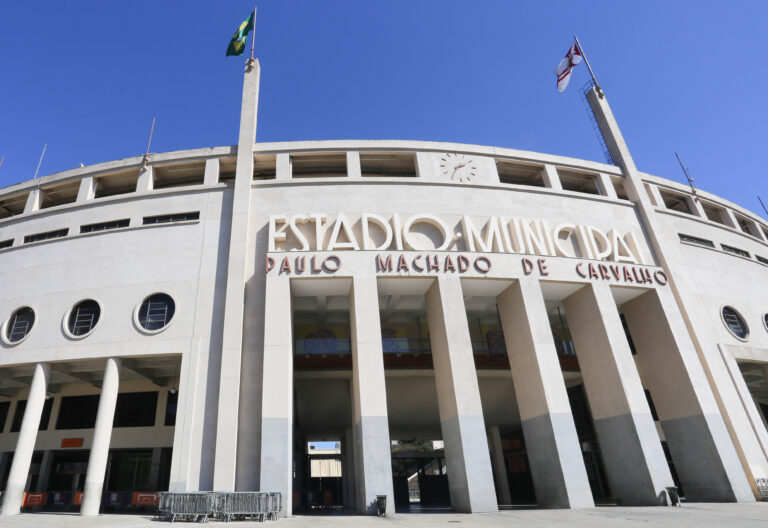 Comitê Científico autoriza volta do público aos estádios de São Paulo