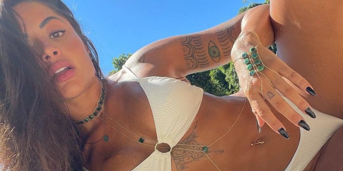 Aline Riscado choca seguidores ao posar com biquíni pra lá de provocante: “Sextou bebê!”