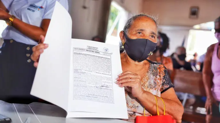 Em São Luís, Governo beneficia 100 famílias da Vila Palmeira com títulos fundiários