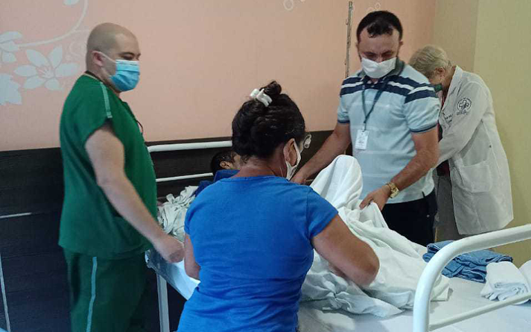 Equipe de Enfermagem da Casa de Cuidados do Ceará treina cuidadores para dar suporte ao tratamento de pacientes