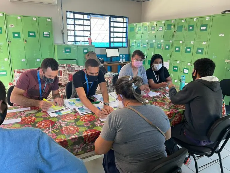 Estudantes do Setor Habitacional Água Quente recebem cartões do Passe Livre