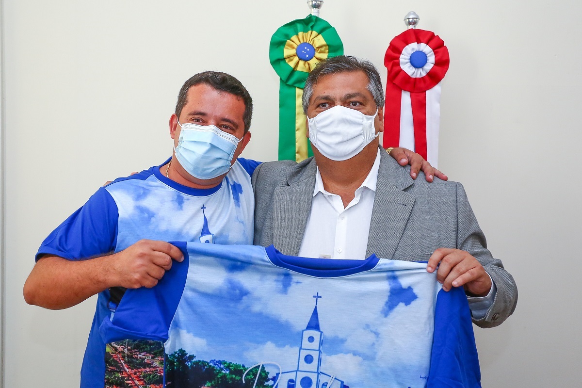 O prefeito de Graça Aranha, Ubirajara Rayol e o governador Flávio Dino (Foto: Gilson Teixeira)