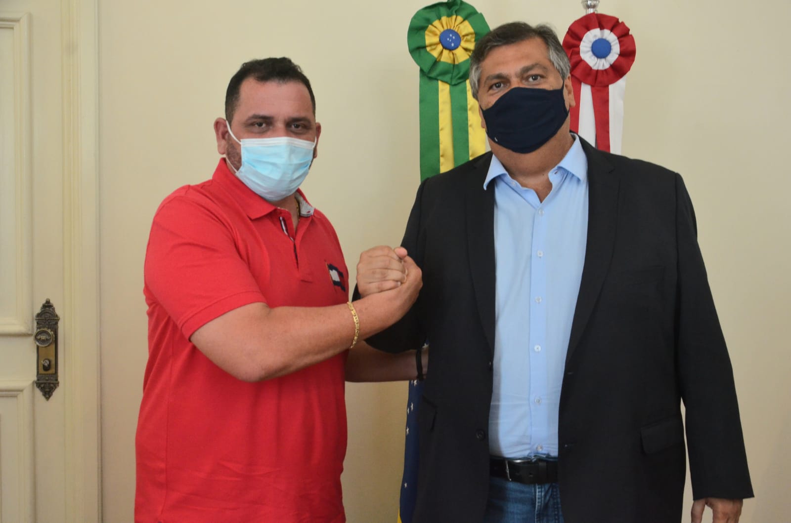 O prefeito de Nina Rodrigues, Rodrigues da Iara, recebido pelo governador Flávio Dino (Foto: Nael Reis)