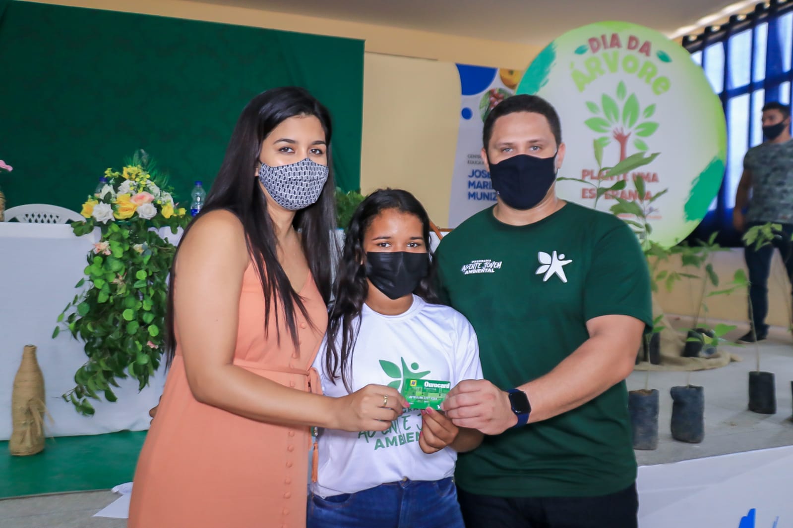 Entrega de cartões do programa Agente Jovem Ambiental (Foto: Divulgação)