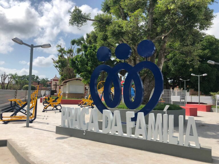 Governo do Estado entrega Praça da Família em Matinha