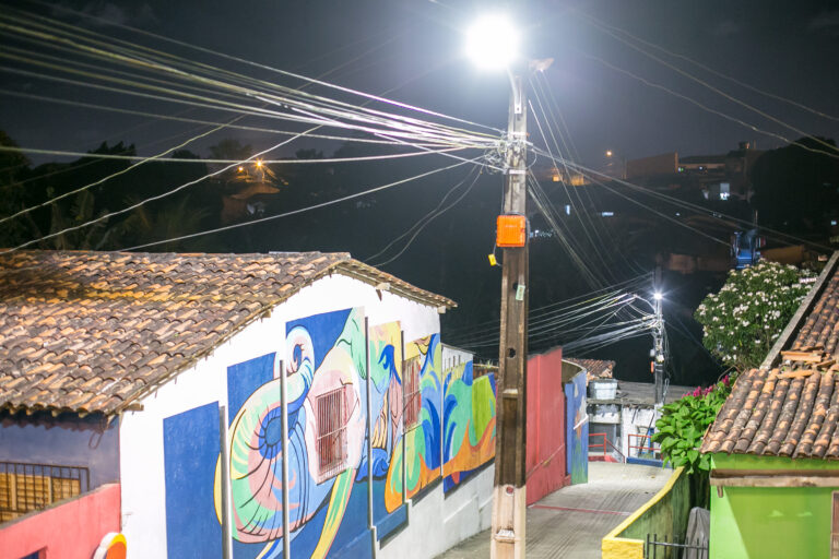 Iluminação com tecnologia em LED já contempla moradores de 27 bairros