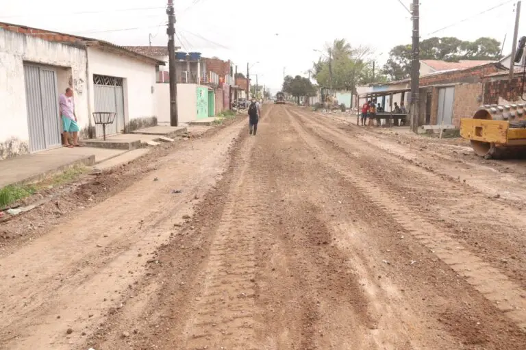 Maceió Tem Pressa: Infraestrutura pavimenta ruas no Village Campestre II