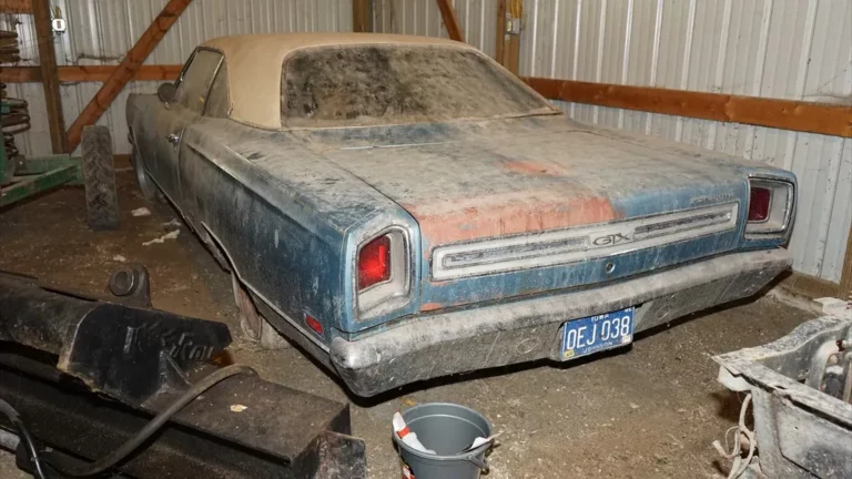 Mistério: Plymouth GTX 1969 é achado com US$ 10.000 em dinheiro