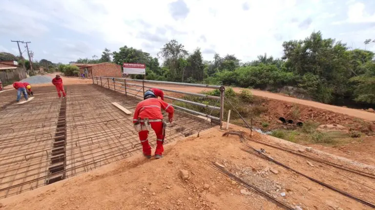 Ponte sobre o Riacho Santarém facilita acesso de moradores em Timbiras