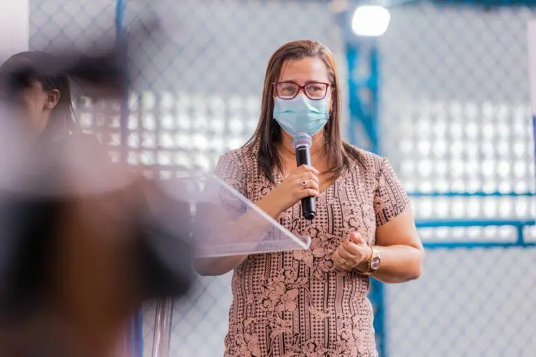 Prefeito JHC entrega reforma da Escola Hermínio Cardoso em Fernão Velho