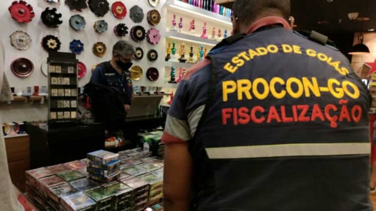 Procon Goiás apreende 155 cigarros eletrônicos durante fiscalização