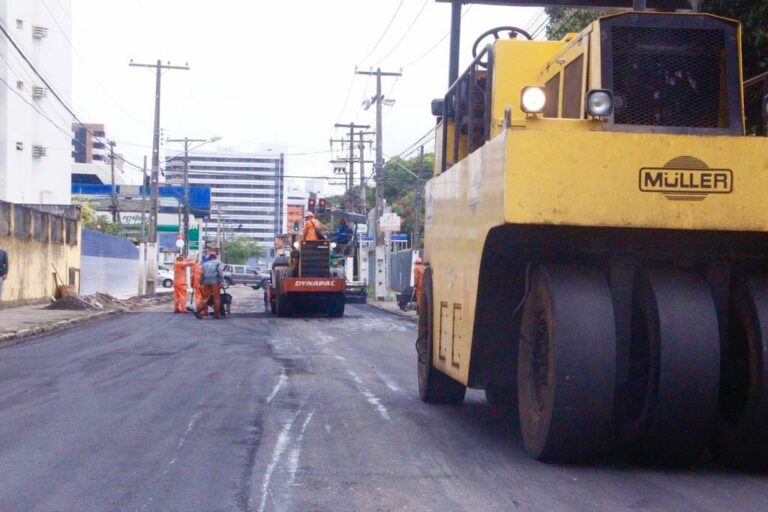 Rua Soldado Eduardo dos Santos, na Jatiúca, recebe melhorias de infraestrutura