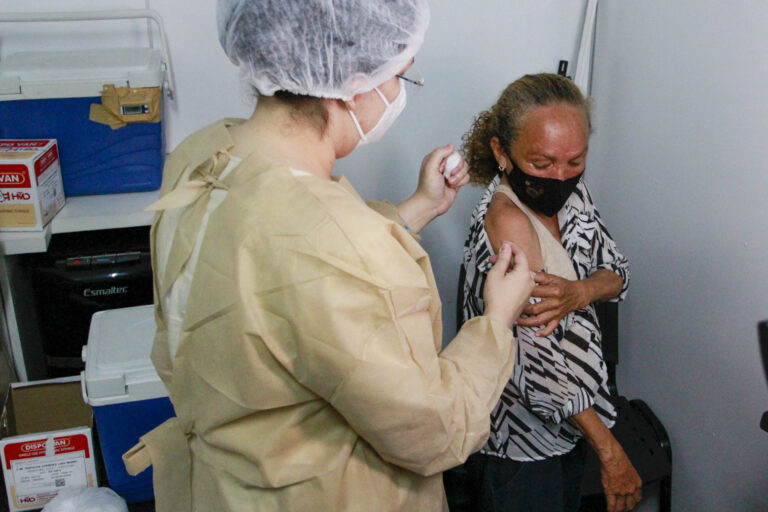 SPS e Prefeitura de Fortaleza seguem vacinando população em situação de rua