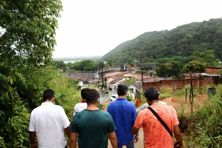 Secretário de Educação realiza visitas em bairros para construção de novos CMEIs