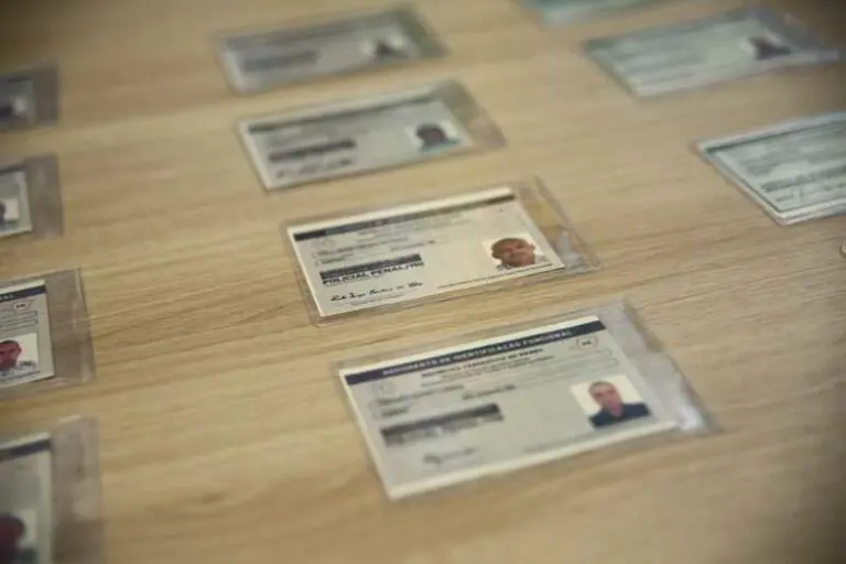 Sejusp entrega primeiras carteiras funcionais físicas a policiais penais e agentes socioeducativos