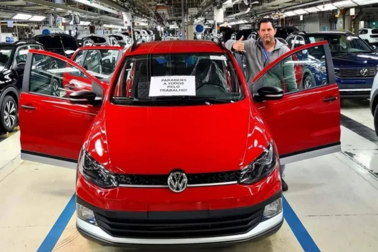 Último VW Fox sai da linha no Paraná, revelam imagens