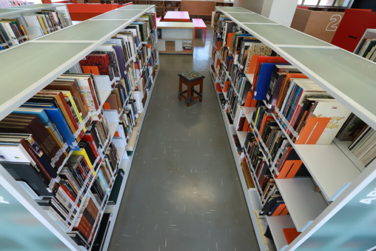 Um passeio pela Biblioteca Pública Estadual do Ceará: conheça os espaços