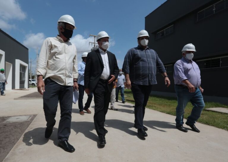 Vice-governador Carlos Brandão visita UEMA e anuncia novas obras na instituição