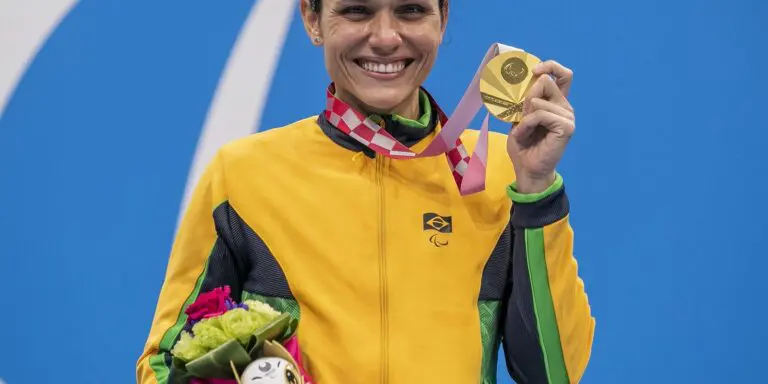 Paralimpíada: Carol Santiago é ouro e Cecília Araújo prata na natação