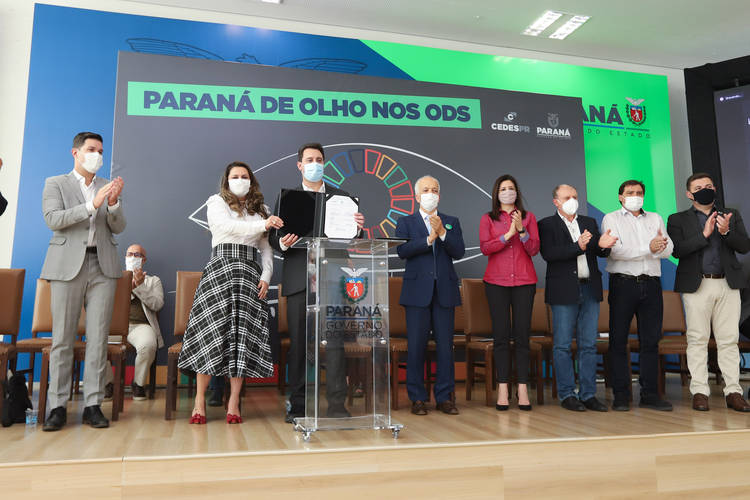 Paraná assina cooperação inédita para acelerar desenvolvimento sustentável dos municípios