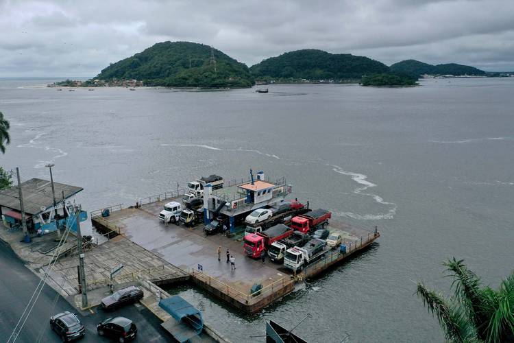 DER/PR altera tráfego de veículos pesados no ferry boat de Guaratuba durante o feriado