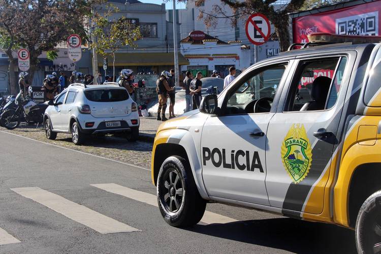 Fiscalização fecha 12 pontos comerciais de Curitiba e aplica meio milhão em multas