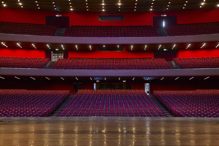 Teatro Guaíra abre pauta para interessados em ocupação de auditórios