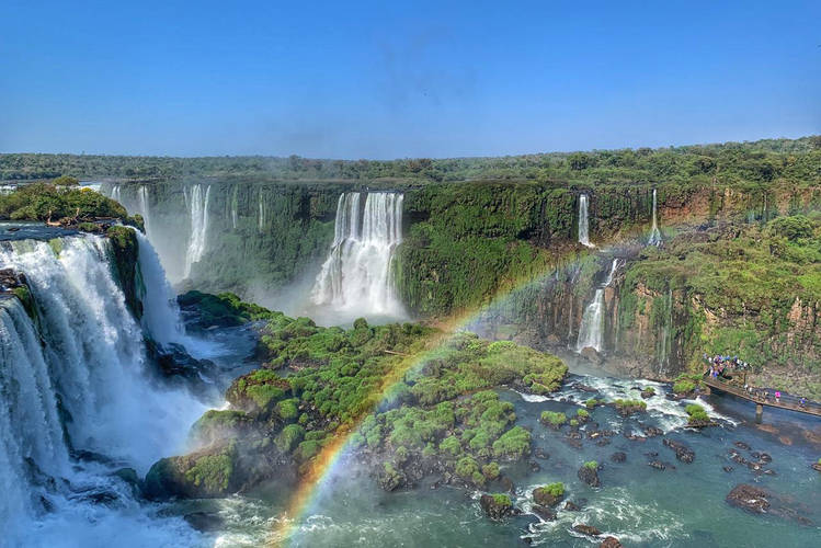 Movimento supera expectativa e aquece turismo em Foz do Iguaçu e Litoral no feriadão