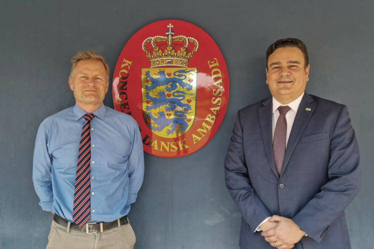 Paraná apresenta inovações no combate à corrupção ao embaixador da Dinamarca