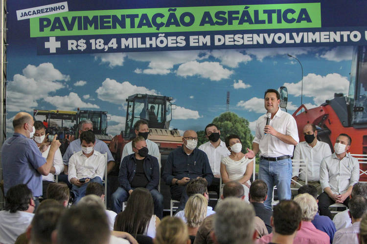 Jacarezinho recebe R$ 25,4 milhões para distrito industrial e convênios de pavimentação
