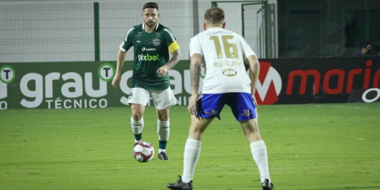 Série B: Goiás arranca empate com Cruzeiro e permanece no G4
