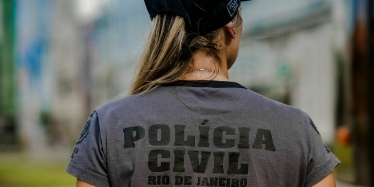 Polícia do Rio apreende caminhão com duas toneladas de maconha