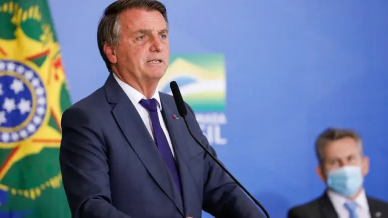 MP de Bolsonaro para redes sociais se assemelha a leis de locais autoritários
