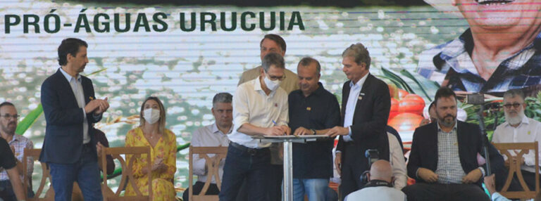 Governador participa de lançamento do projeto de revitalização da bacia hidrográfica do rio Urucuia