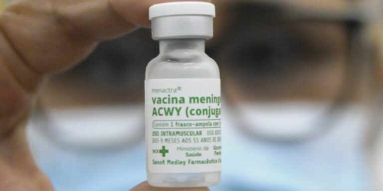 Vacinação contra meningite busca menores de 11 anos com dose em atraso