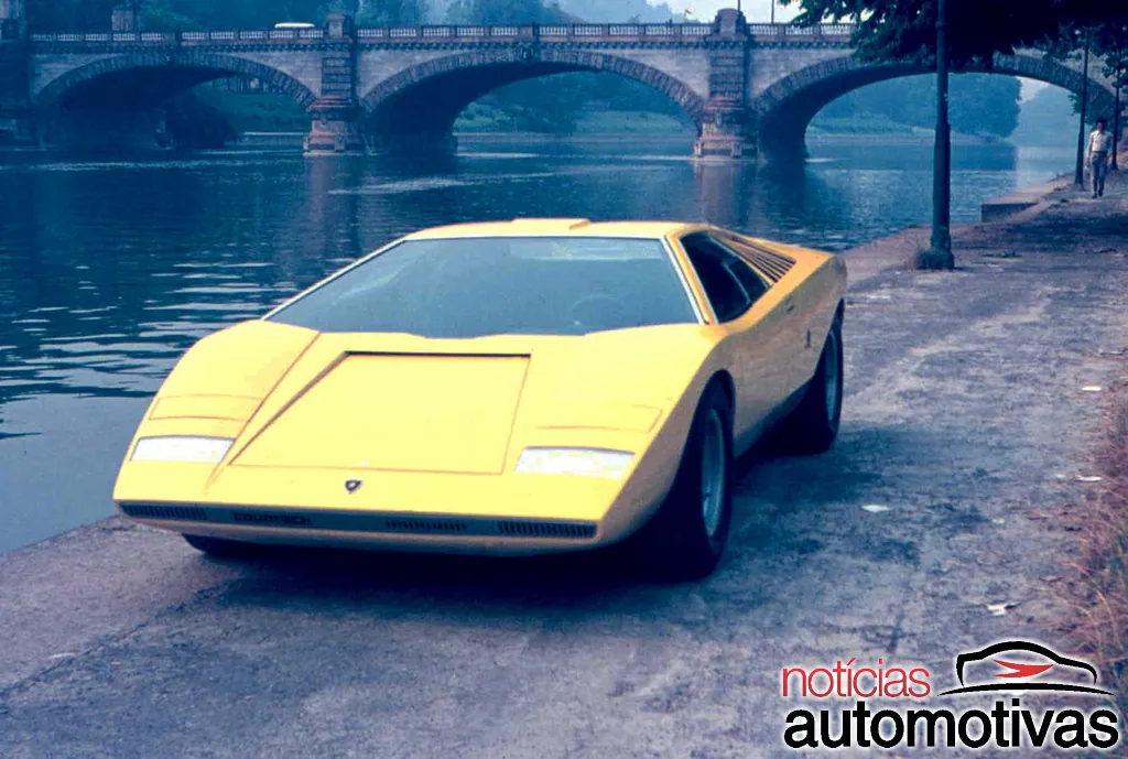 Lamborghini recria primeiro Countach de 1971 para colecionador 