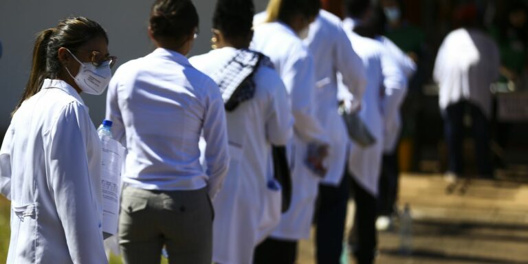 Instituições ofertam 3,2 mil vagas de residência médica