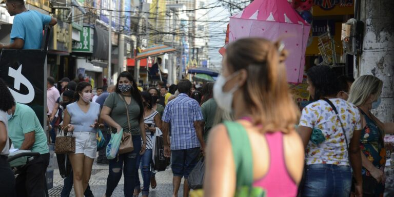 Brasil registra mais 15.591 casos de covid-19 e 451 mortes em 24 horas