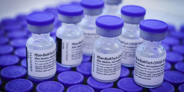 Brasil recebe mais um lote de vacinas da Pfizer contra covid-19