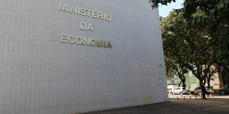 Secretários do Ministério da Economia pedem exoneração