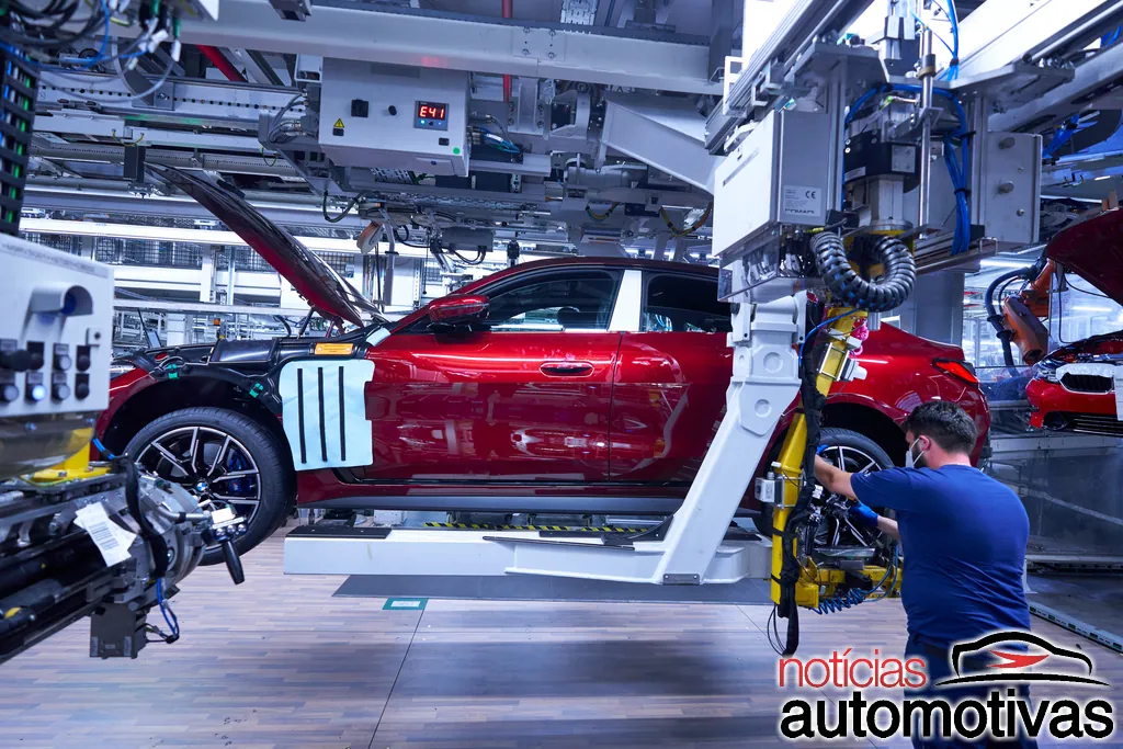 BMW inicia produção do sedã elétrico i4 na Alemanha 