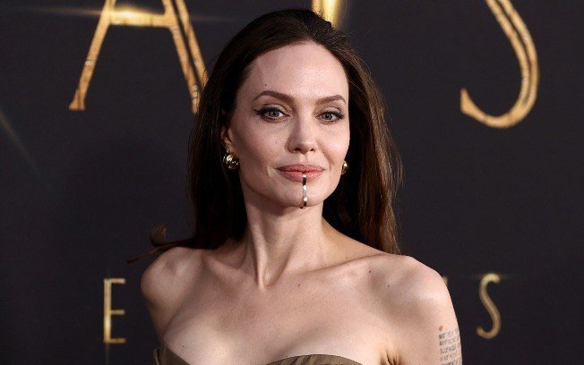 Angelina Jolie diz não se considerar mãe perfeita para seus seis