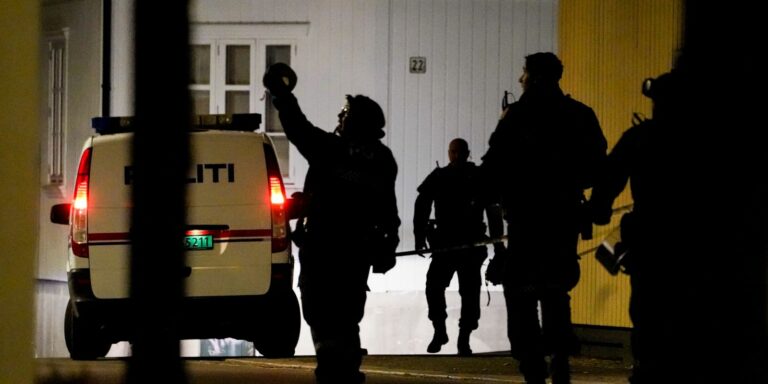 Suspeito de ataque na Noruega é transferido para serviço de saúde