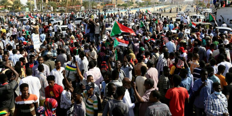 Duas pessoas são mortas durante protestos contra golpe no Sudão