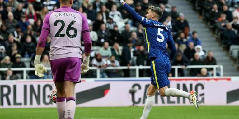 Inglês: com gol de Jorginho, Chelsea vence Newcastle e mantém ponta