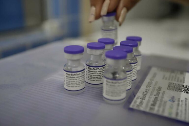 Remessa com 186 mil doses de vacina contra Covid-19 chega ao Ceará