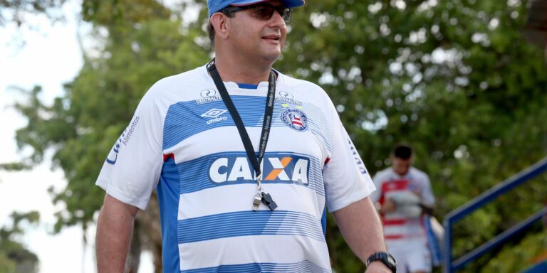 Bahia acerta com o técnico Guto Ferreira