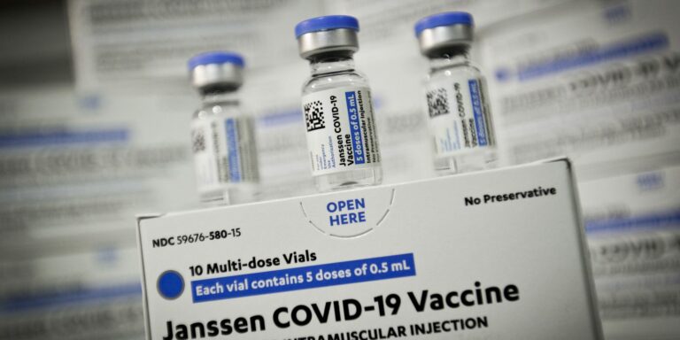 Anvisa aprova ampliação do prazo de validade da vacina da Janssen
