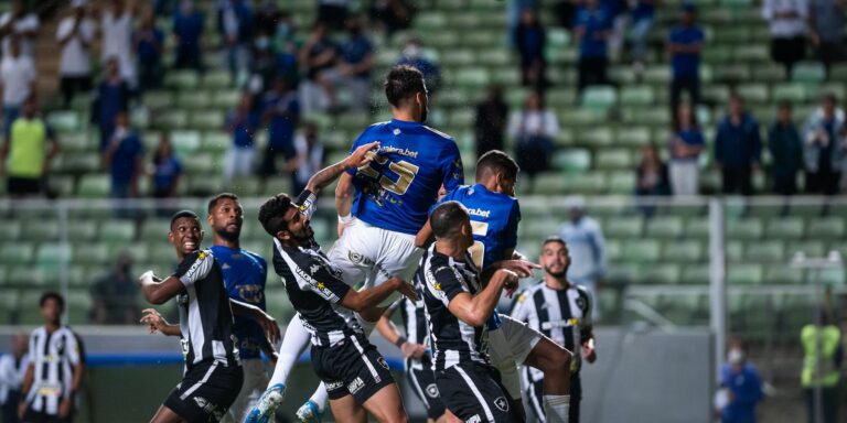 Goleiros brilham e Botafogo e Cruzeiro empatam