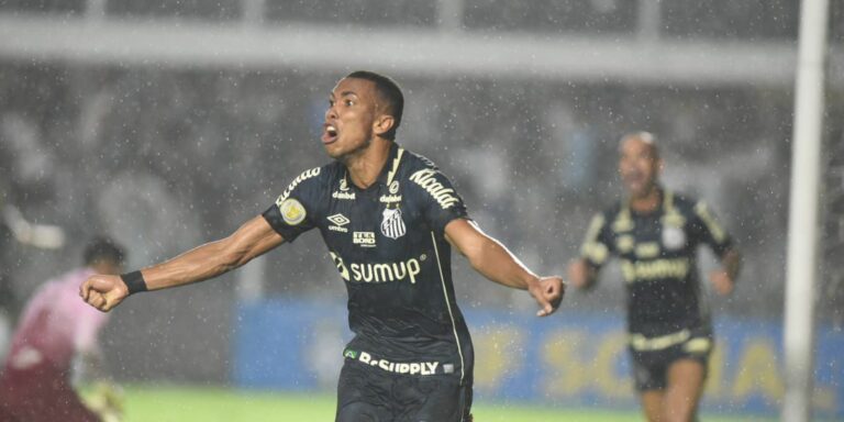 Santos derrota Fluminense e sai do Z4 do Brasileiro